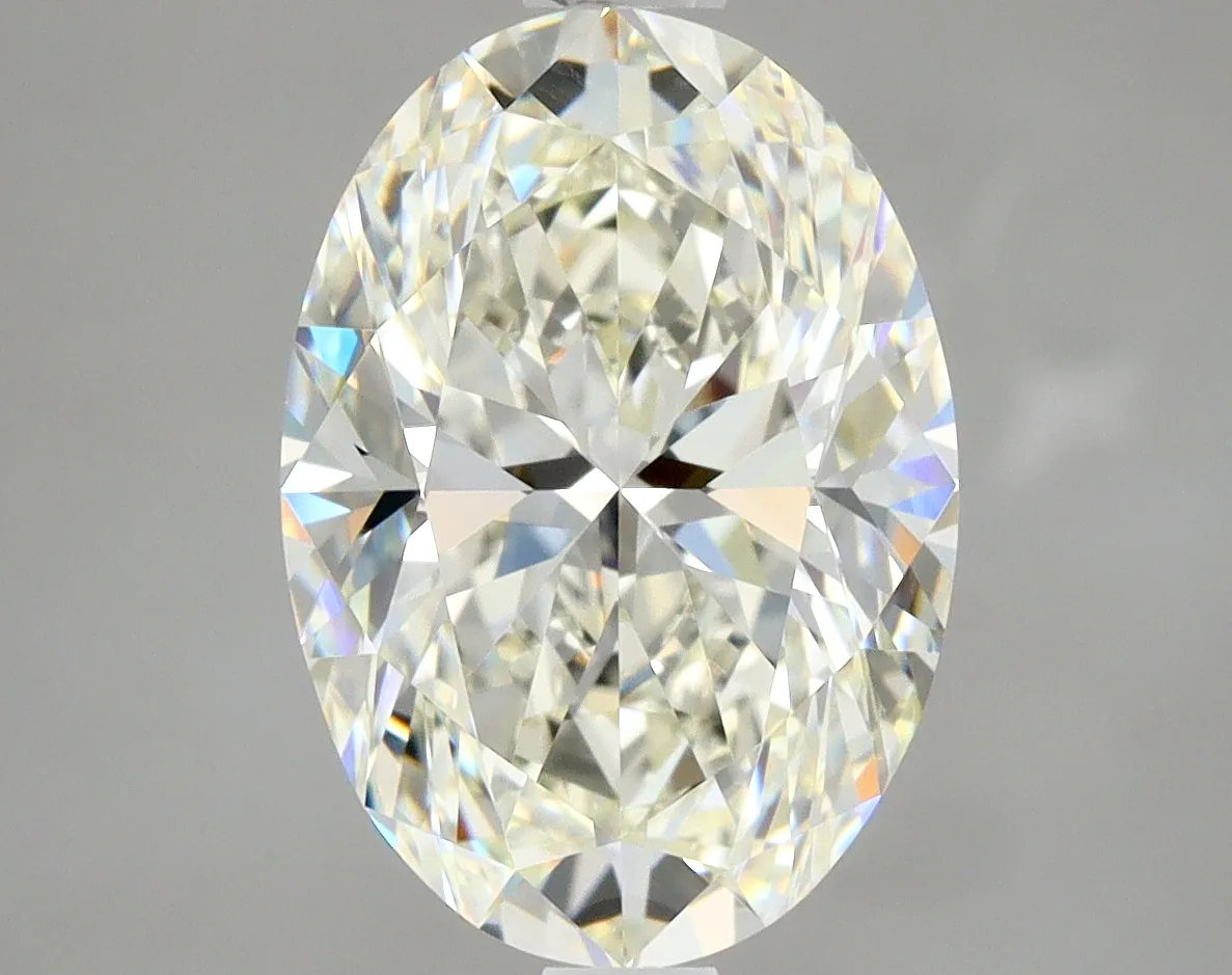 Oval 3.03 I VVS1 MED
