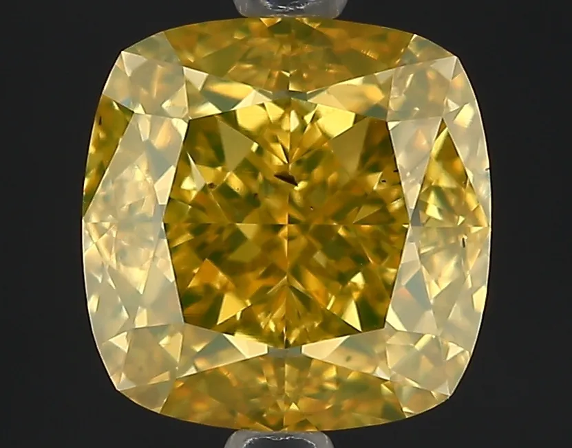 Cushion Brilliant 3.04 Orange SI1 MED